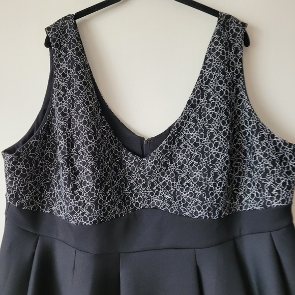 NWT ASOS Curve Sleeveless Black Peplum Blouse Abstract Floral Lace Overlay - Picture 4 of 14